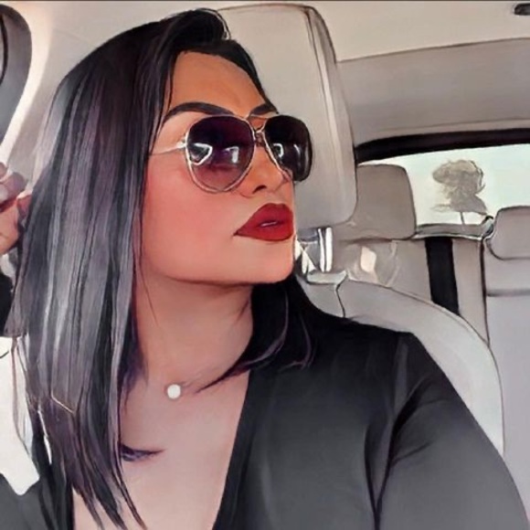 Meet your Posher, Giselle - Picture 1 of 1